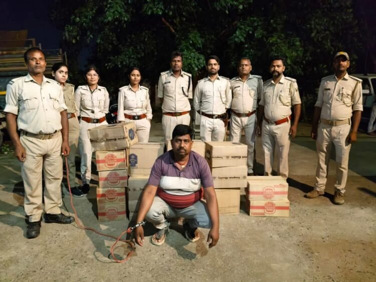 अररिया: पैकपार पंचायत के सरपंच के घर से भारी मात्रा में विदेशी शराब बरामद, पुलिस ने किया गिरफ्तार