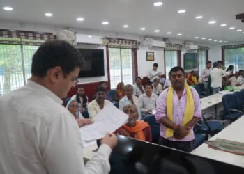 जनता दरबार: जिलाधिकारी ने सुनीं 57 समस्याएं, समयबद्ध निष्पादन के दिए निर्देश