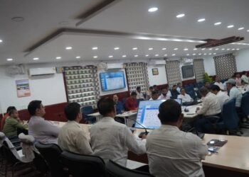 अररिया में बाढ़-सुखाड़ से निपटने की तैयारी तेज, DM विनोद दूहन ने की समीक्षा बैठक
