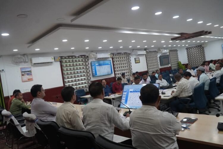 अररिया में बाढ़-सुखाड़ से निपटने की तैयारी तेज, DM विनोद दूहन ने की समीक्षा बैठक