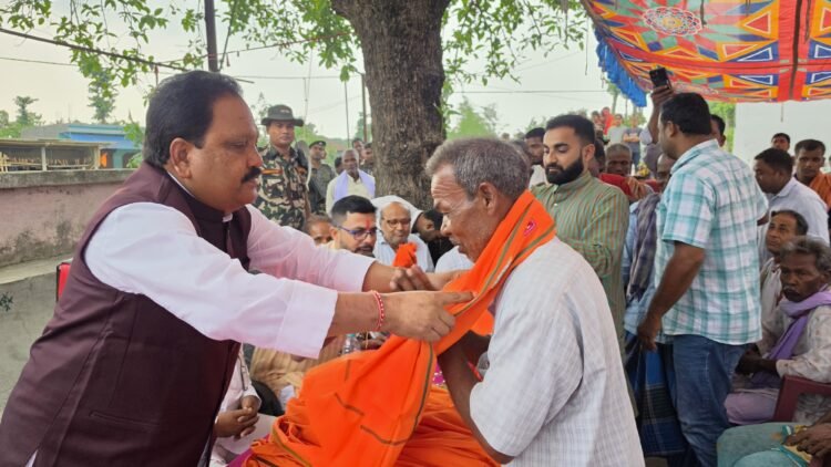 राष्ट्र निर्माण की आधारशिला हैं हमारे श्रमिक भाई-बहन – सांसद प्रदीप कुमार सिंह