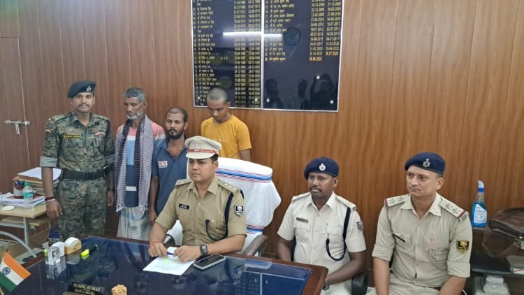 अररिया पुलिस की बड़ी कार्रवाई: 16 ग्राम स्मैक और 8.36 लाख कैश के साथ तीन तस्कर गिरफ्तार