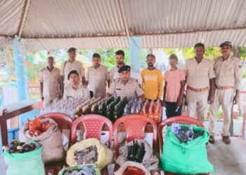 भारत-नेपाल सीमा पर बड़ी कार्रवाई, 263.7 लीटर नेपाली शराब के साथ तीन तस्कर गिरफ्तार