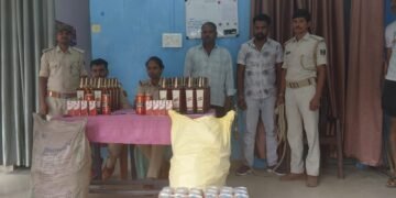 बैरगाछी ओवरब्रिज पर अंग्रेजी शराब के साथ दो तस्कर गिरफ्तार, कार जब्त