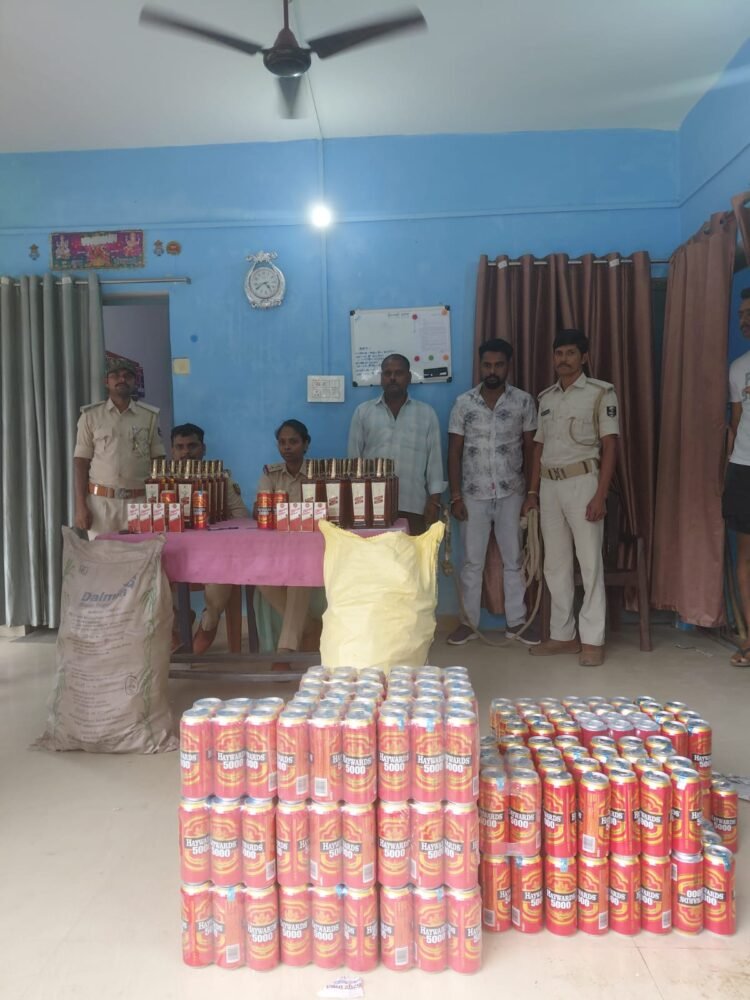 बैरगाछी ओवरब्रिज पर अंग्रेजी शराब के साथ दो तस्कर गिरफ्तार, कार जब्त