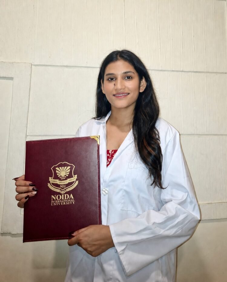 रेडियोलॉजी एंड इमेजिंग टेक्नोलॉजी में प्रथम श्रेणी से उत्तीर्ण हुईं शालू रानी, बढ़ाया अररिया का मान