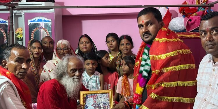 एमएलसी अनिल कुमार ठाकुर ने मां खड्गेश्वरी महाकाली के दरबार में टेका माथा, बिहार की सुख-समृद्धि की कामना की