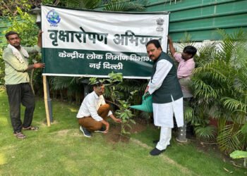 विश्व पर्यावरण दिवस पर सांसद प्रदीप कुमार सिंह ने किया वृक्षारोपण