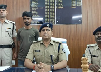 बांस की झाड़ी में मिली महिला की लाश का खुलासा, पति गिरफ्तार, 4 वर्षीय पुत्र सकुशल बरामद
