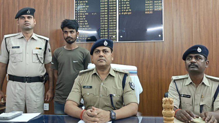 बांस की झाड़ी में मिली महिला की लाश का खुलासा, पति गिरफ्तार, 4 वर्षीय पुत्र सकुशल बरामद