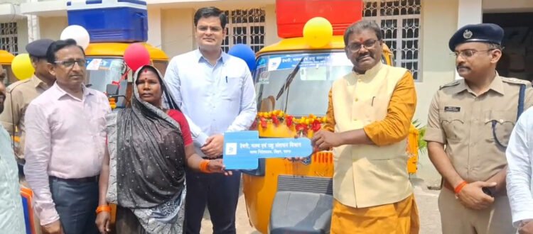 मुख्यमंत्री मछुआ कल्याण योजना के तहत 6 लाभुकों को मिले आइस बॉक्स युक्त वाहन